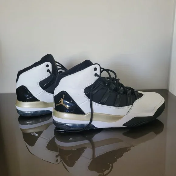 Air Jordan Max Aura white black gold big boys size 8.5 - Picture 4 of 16
